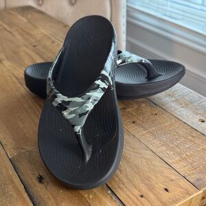OOFOS Camouflage Sandals with Black Sole Size 9